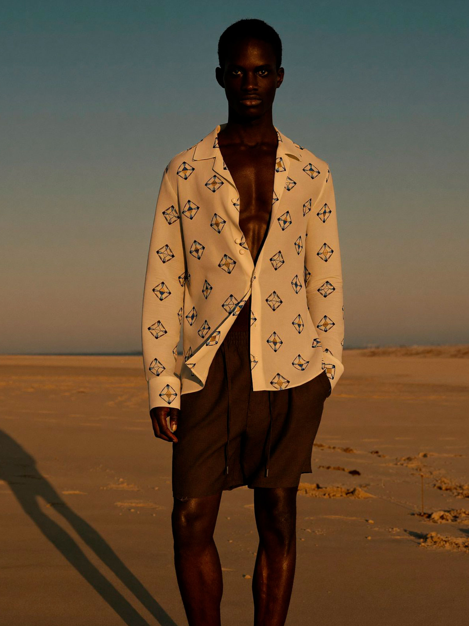Camisa Losango colorway Osso na praia dourada
