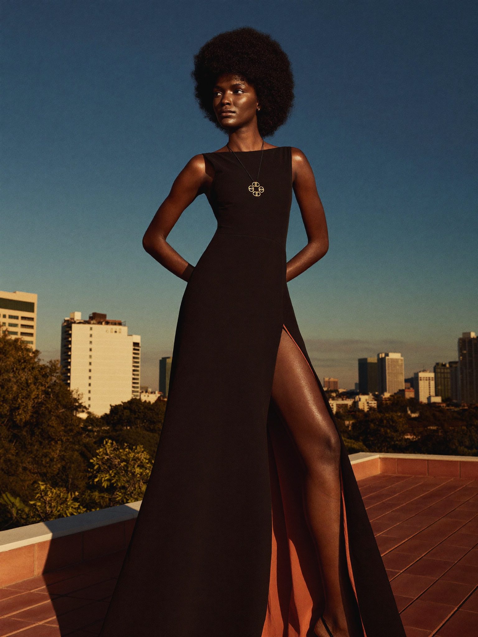Vestido longo Noite com fenda e forro brasa